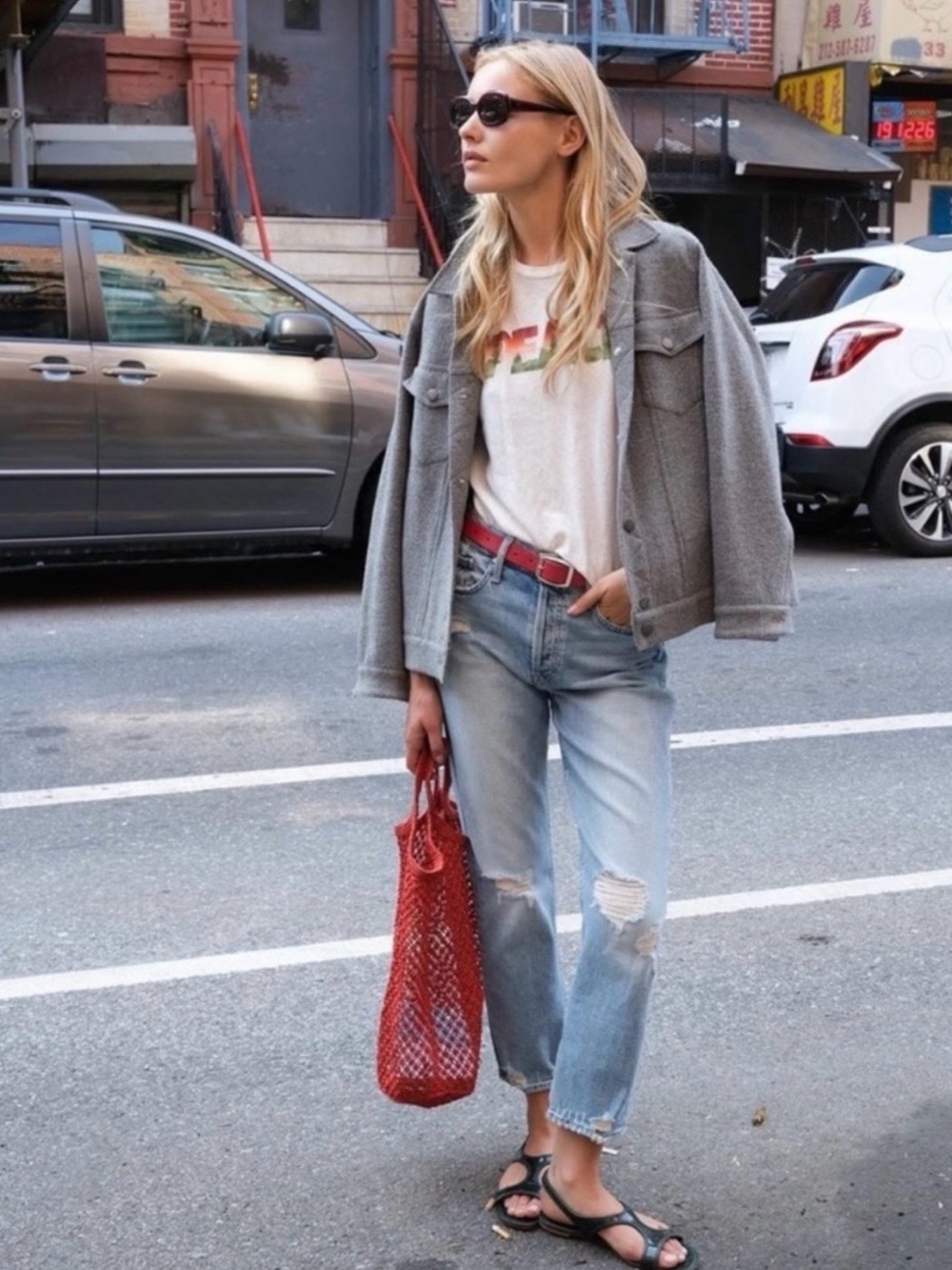 MOTHER Tomcat Light denim Cropped Straight Jeans. Tomcat style
